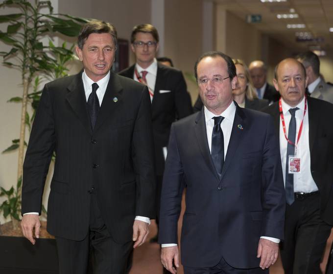 Predsednik republike Borut Pahor se je ob robu IV. vrha EU-Afrika srečal s predsednikom Francoske republike Françoisom Hollandom