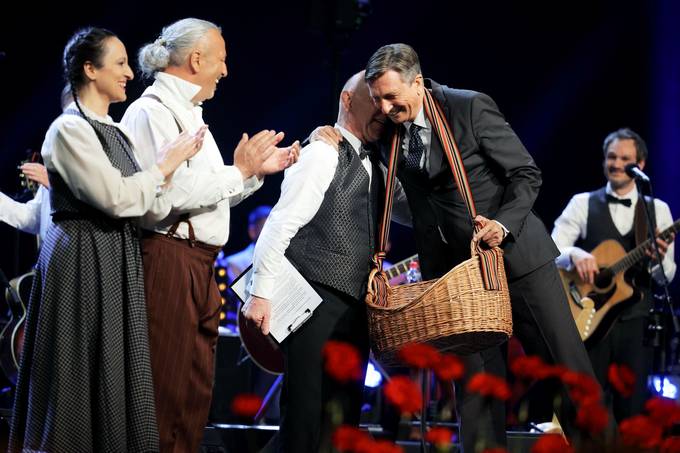 Predsednik Republike Slovenije Borut Pahor se je danes tradicionalno udeležil koncerta skupine Prifarski muzikanti z naslovom “Slovenska pesem – tvoja pesem!”