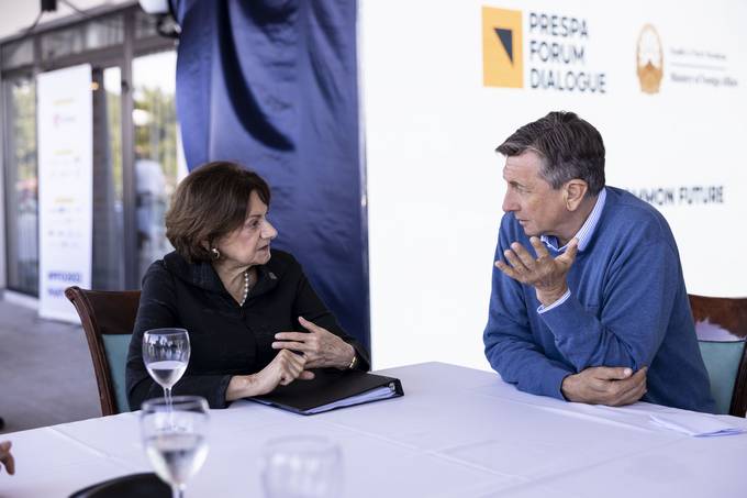 Predsednik republike Borut Pahor se je ob robu Prespanskega foruma za dialog pogovajal z Rosemary DiCarlo, podsekretarko Organizacije združenih narodov za politične zadeve in izgradnjo miru