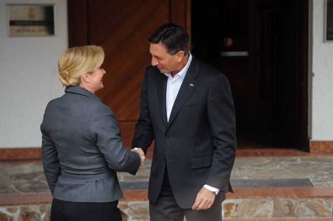 Trilateralno srečanje predsednikov Slovenije, Avstrije in Hrvaške v Logarski dolini. Sprejem hrvaške predsednice Kolinde Grabar Kitarović.