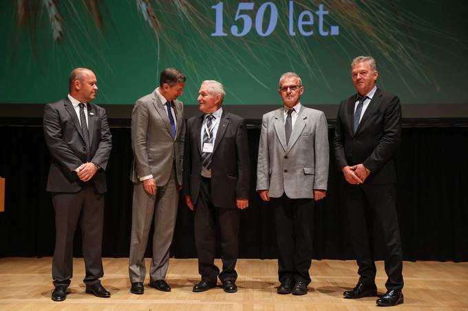 Predsednik Republike Slovenije Borut Pahor se je danes dopoldan udeležil slavnostne akademije ob 150-letnici zadružništva v Sloveniji in 50. obletnici ponovne ustanovitve Zadružne zveze Slovenije