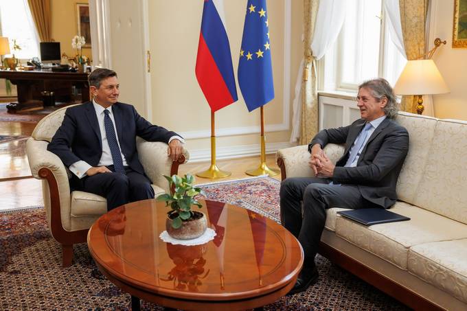 Predsednik Pahor podpisal predlog za izvolitev dr. Goloba za predsednika vlade