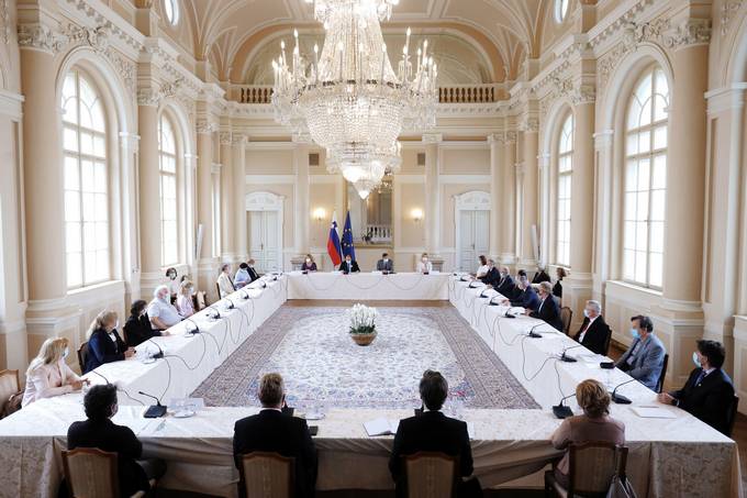 Predsednik Pahor je priredil posvet o cepljenju proti covidu-19