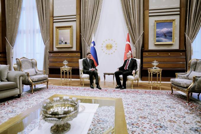 Predsednik Republike Slovenije Borut Pahor se na povabilo turškega predsednika Recepa Tayyipa Erdogana mudi na uradnem obisku v Republiki Turčiji
