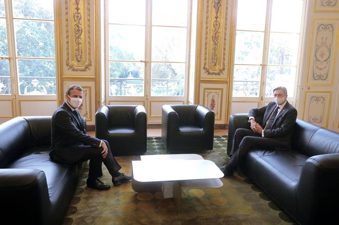 Predsednik republike Borut Pahor in francoski predsednik Emmanuel Macron danes v daljšem in poglobljenem pogovoru za tesnejše sodelovanje za enotno in močno Evropsko unijo