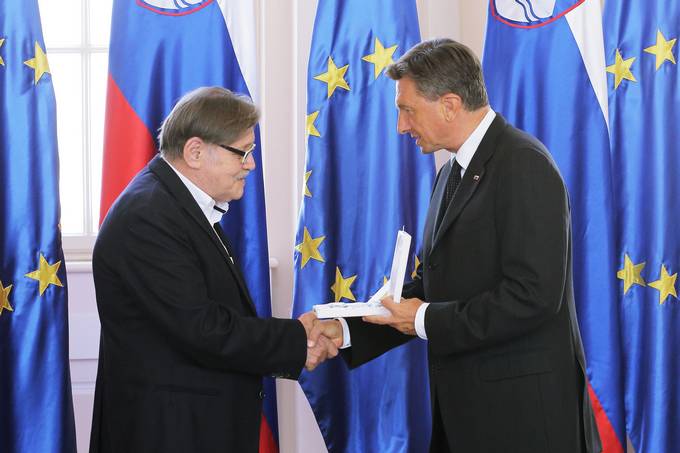 Predsednik republike Borut Pahor je s srebrnim redom za zasluge odlikoval Matjaža Vipotnika za izjemen prispevek k oblikovanju podobe slovenske kulture ter k njeni prepoznavnosti doma in v tujini.