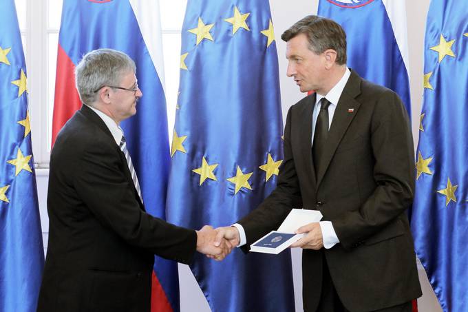 Predsednik Republike Slovenije Borut Pahor je na slovesnosti ob dnevu državnosti v Predsedniški palači vročil državno odlikovanje častni znak svobode Republike Slovenije Ladislavu Lovrenčiču