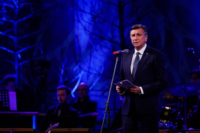 Predsednik Republike Slovenije Borut Pahor se je danes zvečer na povabilo županov občin Miren-Kostanjevica, Renče-Vogrsko in Komen udeležil dobrodelnega koncerta Skupaj za Kras