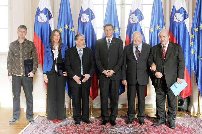Predsednik Republike Slovenije Borut Pahor je na slovesnosti v Predsedniški palači vročil državna odlikovanja red za zasluge in medaljo za zasluge
