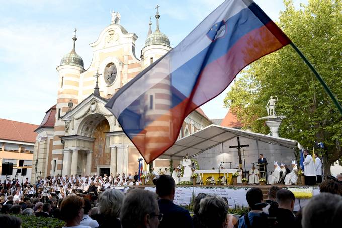 Predsednik republike se je udeležil slovesne svete maše v Beltincih v počastitev 100. obletnice združitve prekmurskih Slovencev z matičnim narodom in ob koncu svete maše zbrane nagovoril