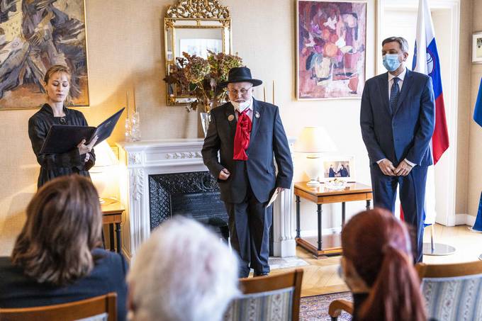 Predsednik republike vročil odlikovanje zlati red za zasluge Milanu Kunderi