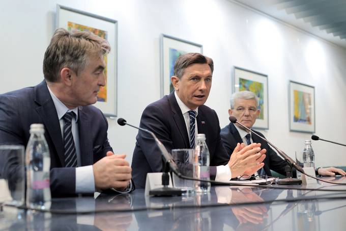 Pogovor predsednika republike in članov predsedstva Bosne in Hercegovine na forumu Nove univerze z naslovom "Pogledi na ustavno-pravna vprašanja Bosne in Hercegovine"