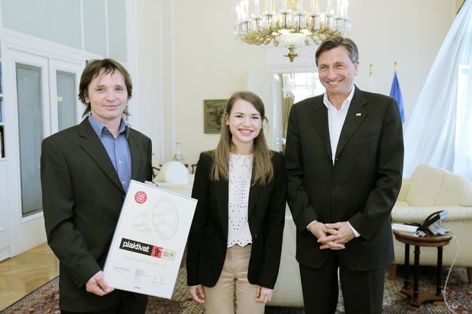 Predsednik Republike Slovenije je sprejel avtorico zmagovalnega plakata družbeno odgovornega projekta "Plaktivat izziva" na temo sovražnega govora Ano Kompara ter pobudnika projekta, direktorja družbe TAM-TAM Tomaža Drozga