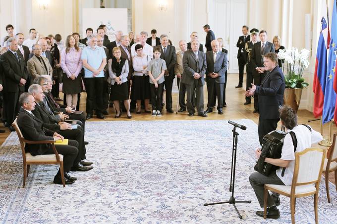 Predsednik republike na posebni slovesnosti v Predsedniški palači vročil državna odlikovanja