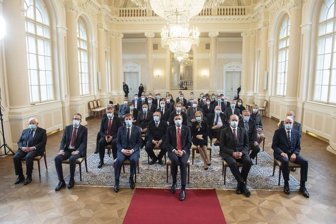 Predsednik Republike Slovenije Borut Pahor je na predvečer 30. obletnice sprejetja Ustave Republike Slovenije v Predsedniški palači priredil posebno slovesnost