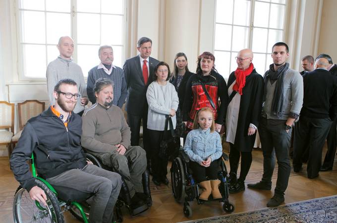 Ob mednarodnem dnevu invalidov je bil danes v Predsedniški palači na pobudo predsednika republike Boruta Pahorja prvikrat pripravljen skupni sprejem za invalide in predstavnike invalidskih organizacij