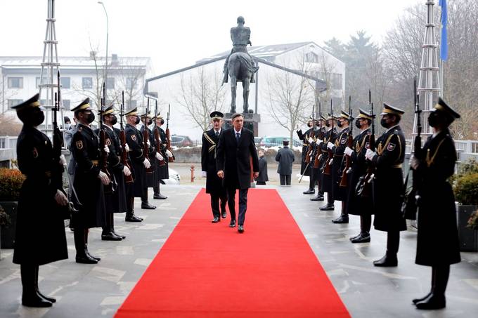 Predsednik Republike Slovenije in vrhovni poveljnik obrambnih sil Borut Pahor je danes preko videokonference nagovoril pripadnike Slovenske vojske v mednarodnih operacijah in misijah v tujini