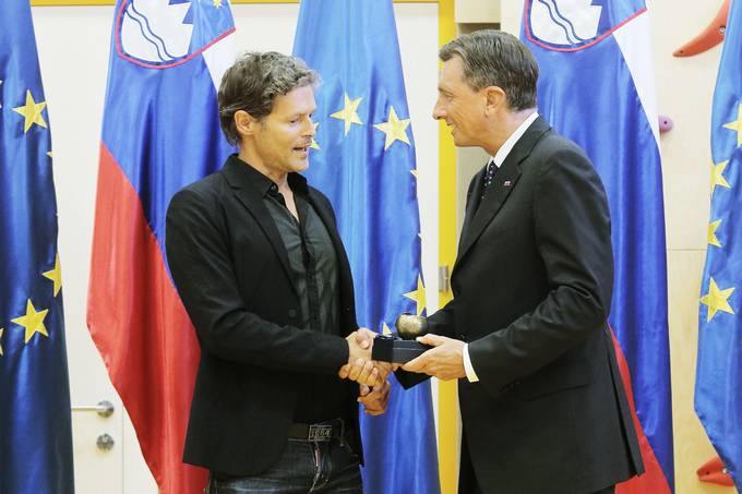 Predsednik republike podelil Jabolko navdiha Alenu Kobilici, Ani Roš, Damirju Skomini in Urški Sršen