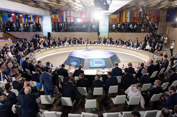 Predsednik Republike Slovenije Borut Pahor se na povabilo predsednika Ukrajine Volodimirja Zelenskega v Kijevu udeležuje otvoritvenega vrha Krimske platforme