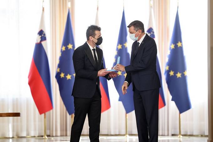 Predsednik Republike Slovenije Borut Pahor na posebni slovesnosti v Predsedniški palači vročil državna odlikovanja