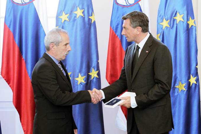 Predsednik Republike Slovenije Borut Pahor je na slovesnosti ob dnevu državnosti v Predsedniški palači vročil državno odlikovanje častni znak svobode Republike Slovenije Slavku Puklavcu
