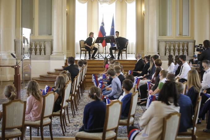 Predsednik Pahor mladim obiskovalcem dneva odprtih vrat ob dnevu Primoža Trubarja: »Ste Slovenci in ste Evropejci. Ostanite še naprej tako pogumni in solidarni«