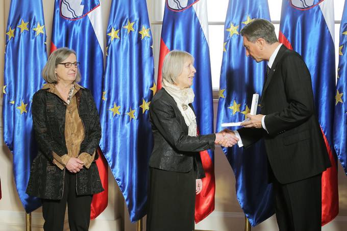 Predsednik Republike Slovenije Borut Pahor je na slovesnosti v Predsedniški palači vročil državno odlikovanje Stojanu Batiču, akademskemu kiparju (posthumno), za obsežen ustvarjalni opus in še posebej za monumentalno spomeniško izraznost. Odlikovanje sta v imenu nedavno preminulega odlikovanca prevzeli hčerki Vesna Batič Maier in Jerneja Batič.