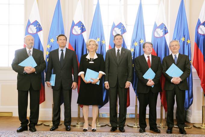 Predsednik republike na posebni slovesnosti v Predsedniški palači vročil državna odlikovanja ob 25-letnici slovenske diplomacije