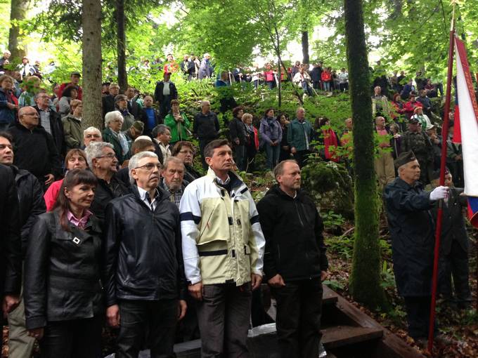 Predsednik republike Borut Pahor se je danes udeležil osrednje slovesnosti ob 70. obletnici ustanovitve Baze 20 v Kočevskem rogu.