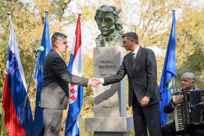 Predsednik Pahor in predsednik Milanovič sta danes skupaj odkrila spomenik Francetu Prešernu v Zagrebu