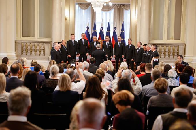 Predsednik Pahor je v počastitev državnega praznika, vrnitve Primorske k matični domovini, danes v Predsedniški palači tradicionalno priredil dan odprtih vrat.