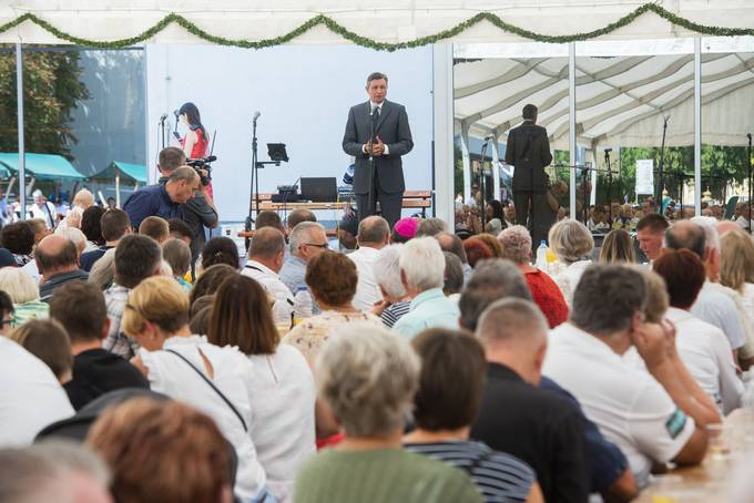 Predsednik Pahor se je udeležil slavnostnega dogodka ob zaključku obnove domače župnjiske cerkve Marije Vnebovzete v Šmarju pri Jelšah