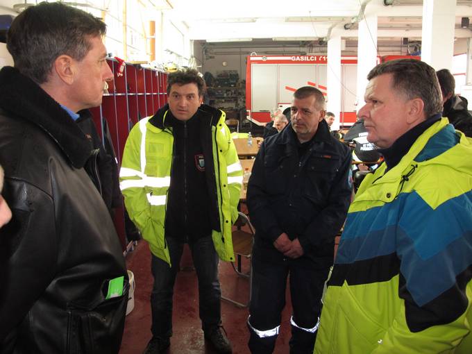 Predsednik republike Borut Pahor je obiskal Občino Pivka in ogledal tudi stanje po ledeni ujmi v Postojni, v Loškem Potoku ter Cerknici