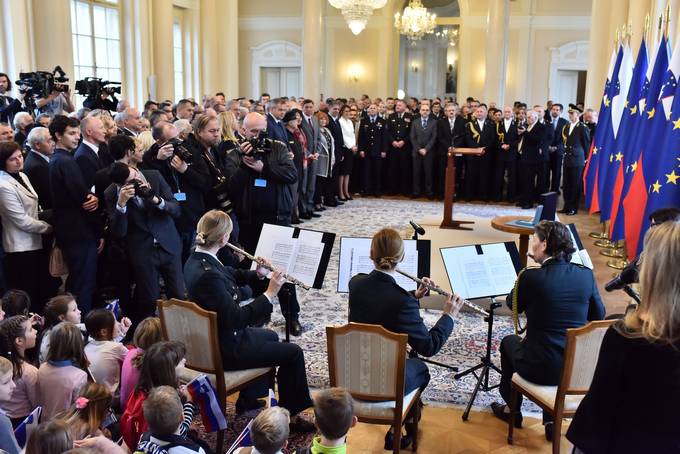 Ob dnevu Rudolfa Maistra predsednik Pahor priredil posebno slovesnost ob povišanju brigadirke Alenke Ermenc v čin generalmajorke in vročil državno odlikovanje
