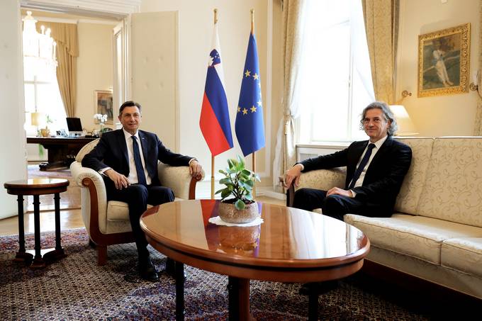 Predsednik Pahor in predsednik Gibanja Svoboda dr. Golob na neformalnem srečanju v Predsedniški palači