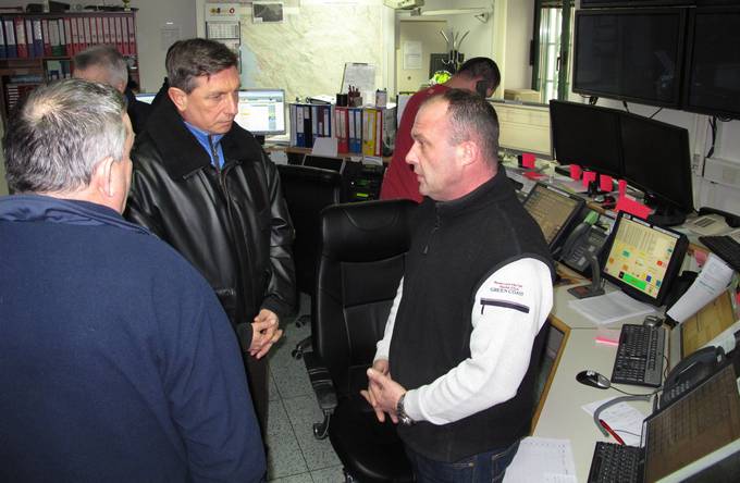 Predsednik republike Borut Pahor je obiskal Občino Pivka in ogledal tudi stanje po ledeni ujmi v Postojni, v Loškem Potoku ter Cerknici