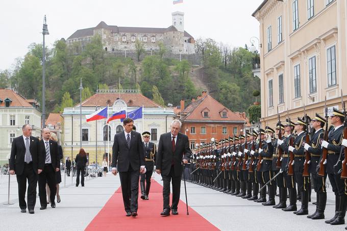 Predsednik Republike Slovenije danes na uradnem obisku v Republiki Sloveniji gosti predsednika Češke republike Miloša Zemana s soprogo