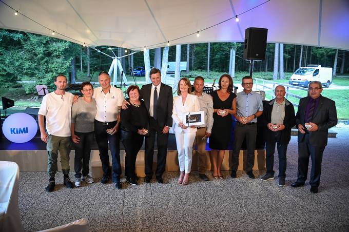 Predsednik republike se je na povabilo Mateje Imperl, direktorice podjetja KIMI, udeležil slovesnosti ob praznovanju 50. obletnici podjetja