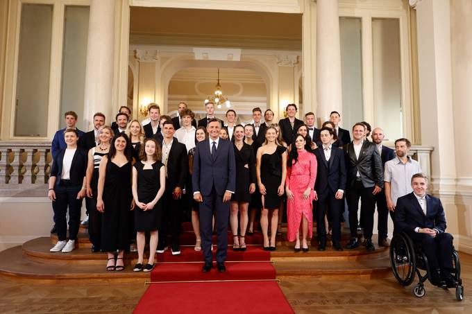 Predsednik republike je priredil sprejem za športnice in športnike Smučarske zveze Slovenije