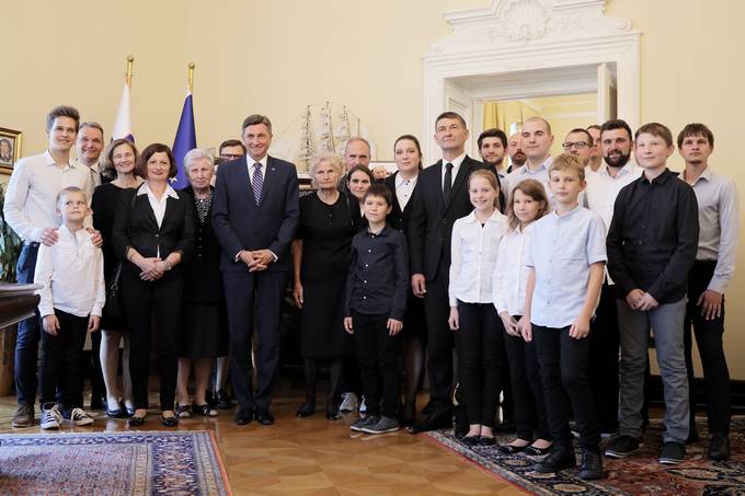 V Predsedniški palači slovesnost ob poimenovanju dvorane po nedavno preminulem Ivanu Omanu