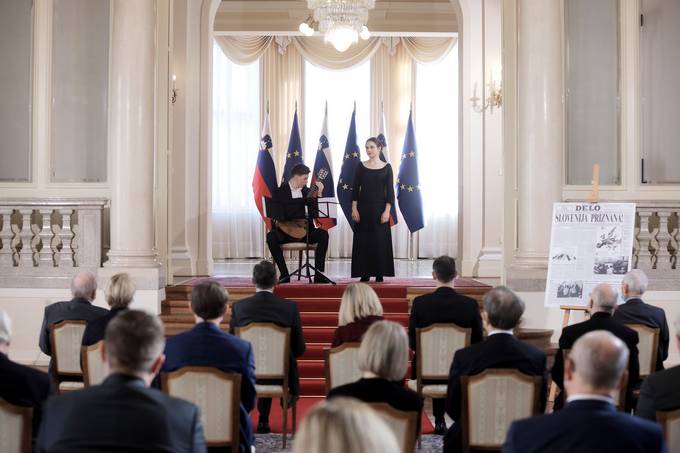 Predsednik republike je danes v Predsedniški palači priredil posebno slovesnost ob 30. obletnici mednarodnega priznanja Republike Slovenije s strani držav članic Evropske skupnosti in drugih evropskih držav