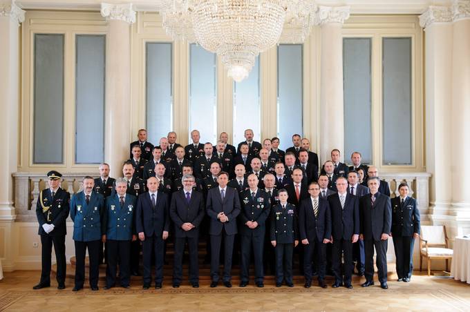 Predsednik republike in vrhovni poveljnik obrambnih sil Borut Pahor je ob dnevu Slovenske vojske priredil sprejem za predstavnice in predstavnike Ministrstva za obrambo Republike Slovenije in častniški zbor Slovenske vojske