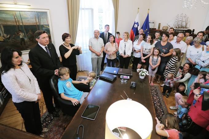 Predsednik republike: Vsem želim, da bi naša domovina bila varen in topel dom za vse, da bi ga napolnili s prijaznostjo in pogumom