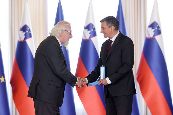 Predsednik republike je od dnevu državnosti na posebni slovesnosti v Predsedniški palači vročil državno odlikovanje Robertu Battelliju