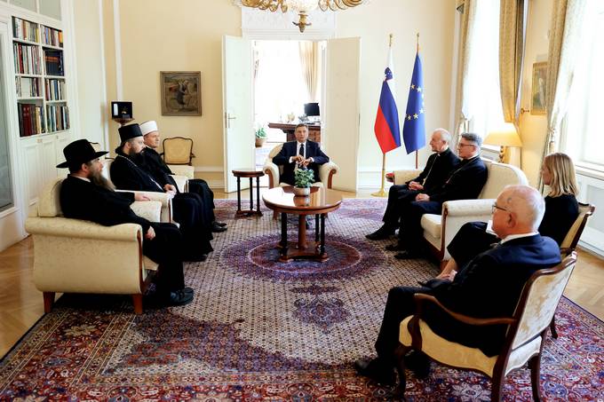 Predsednik republike je pred slovenostjo ob evropskem dnevu spomina na žrtve totalitarnih in avtoritarnih režimov v Predsedniški palači sprejel visoke predstavnike verskih skupnosti
