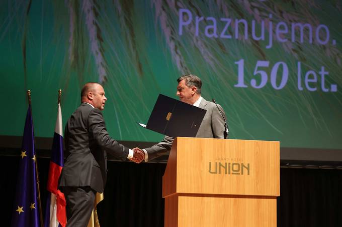 Predsednik Republike Slovenije Borut Pahor se je danes dopoldan udeležil slavnostne akademije ob 150-letnici zadružništva v Sloveniji in 50. obletnici ponovne ustanovitve Zadružne zveze Slovenije