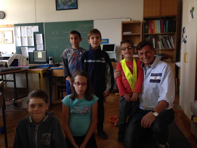 Predsednik republike Borut Pahor z otroki Zavoda za slepe in slabovidne otroke Ljubljana