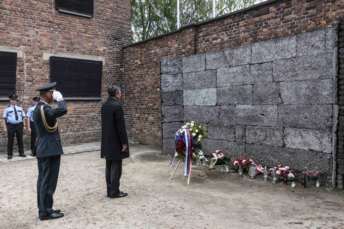 V okviru zadnjega dne uradnega obiska na Poljskem je predsednik Pahor obiskal muzejski kompleks koncentracijskega taborišča Auschwitz-Birkenau