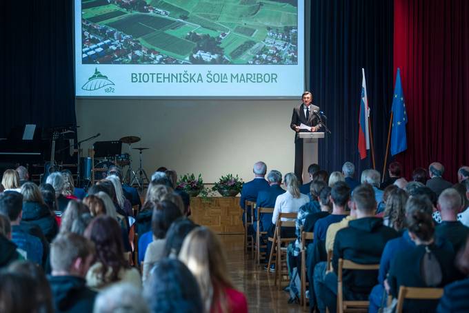 Predsednik Pahor Biotehniški šoli Maribor, najstarejši kmetijski šoli na Slovenskem, ob 150-letnici vročil Zahvalo predsednika republike: »Družbo prihodnosti gradimo na slavni tradiciji«