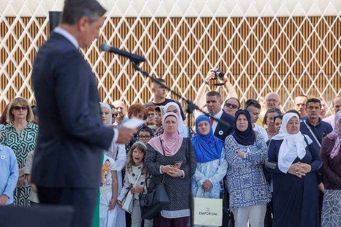 Predsednik Pahor ob 27. obletnici genocida v Srebrenici: Danes smo se zbrali, ker smo odločeni za resnico in pravico, spravo in odpuščanje, za mir in blaginjo.